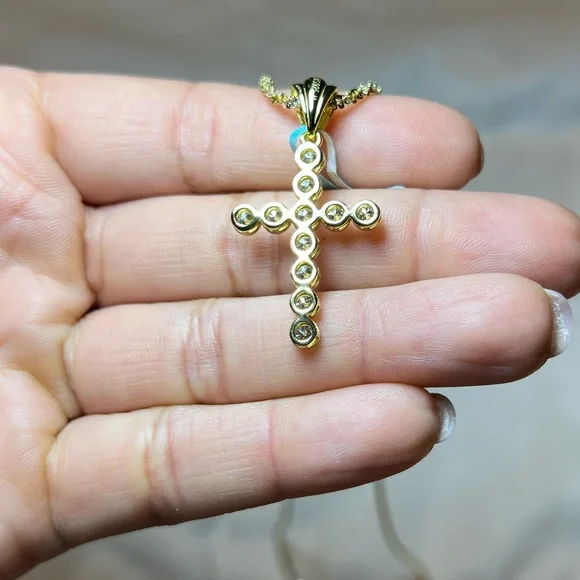 *NWT* Gold Over Sterling Silver .925 Moissanite Cross Pendant - Picture 3 of 5